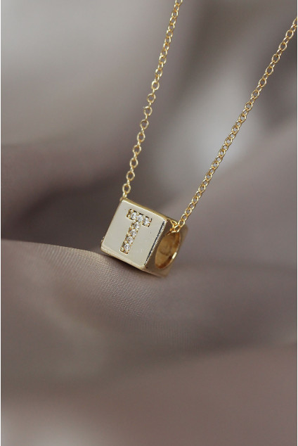 Gold Renkli Küp Model Zirkon Taşlı T Harfli Kolye